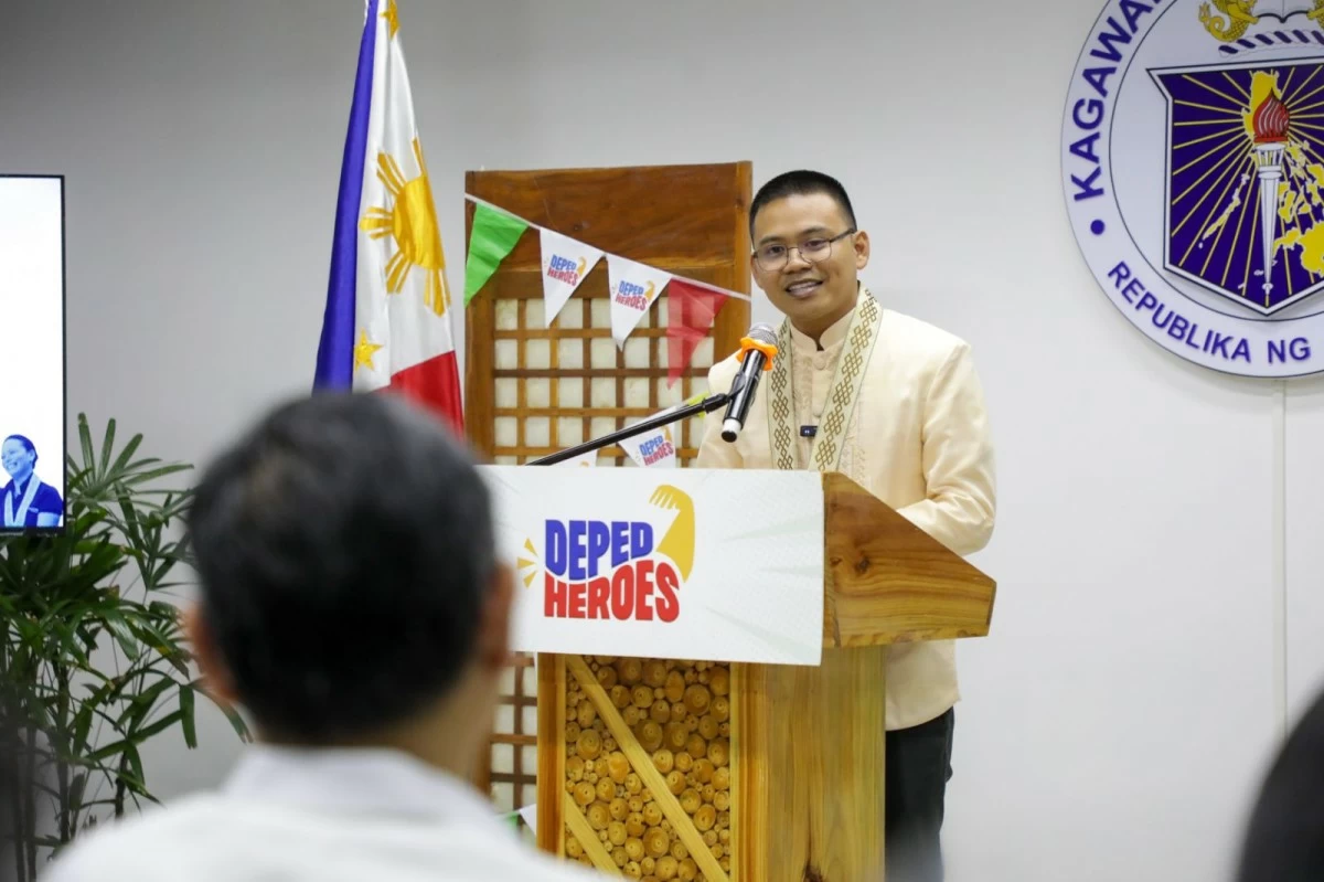Teacher Jeric Maribao, a DepEd Heroes awardee, has transformed a school-based feeding initiative into a life-changing advocacy. (DepEd photo)