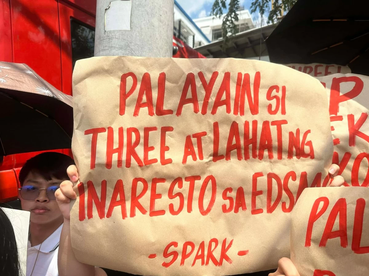 Members of the Samahan ng Progresibong Kabataan (SPARK) gather at the Mandaluyong City Police Station to denounce the alleged unjust arrest of two activists during the People Power anniversary protests along EDSA-Ortigas on Feb. 25. (Photos from SPARK)