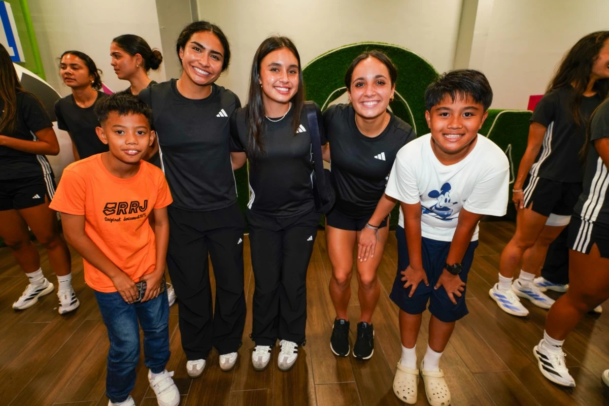 Young fans pose alongside members of the Filipinas, a moment that highlights the team’s growing influence on the next generation of athletes.
