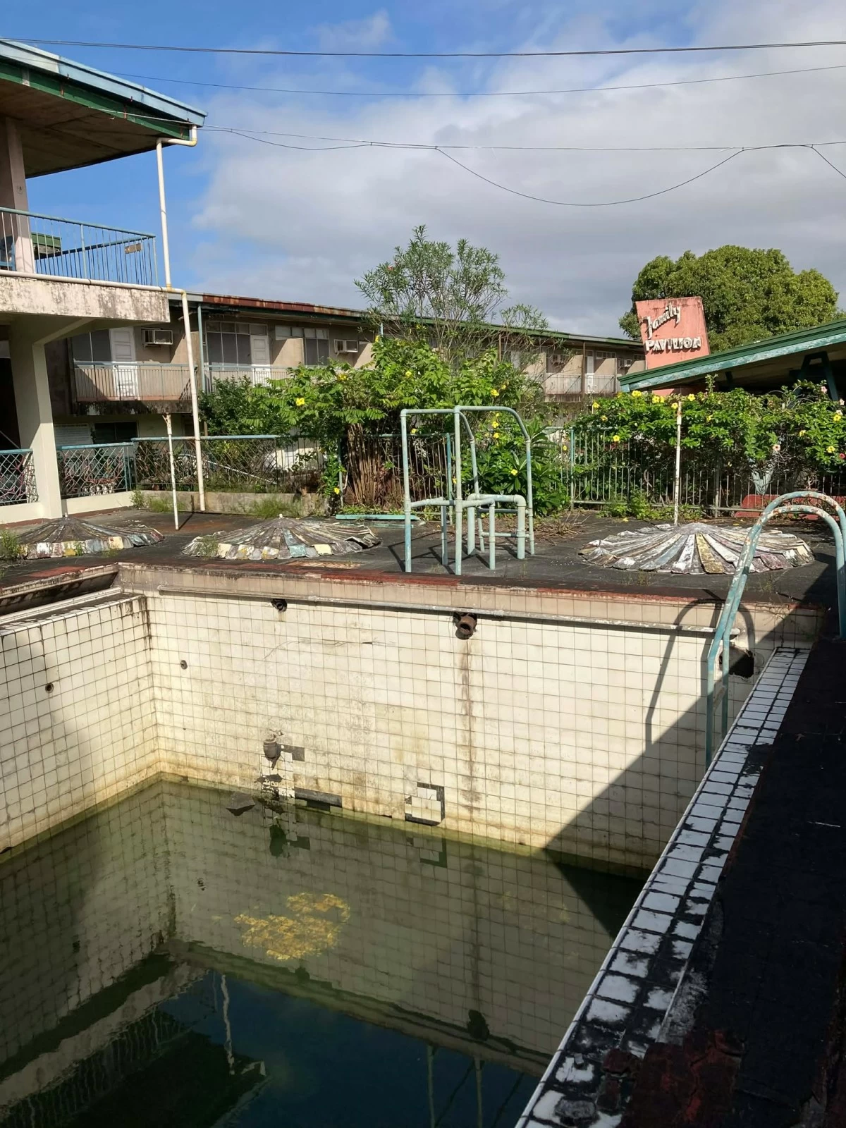 'FALLOUT' VIBES The semi-abandoned Lake View Hotel offers a liminal experience for its aging retro-futuristic environment.