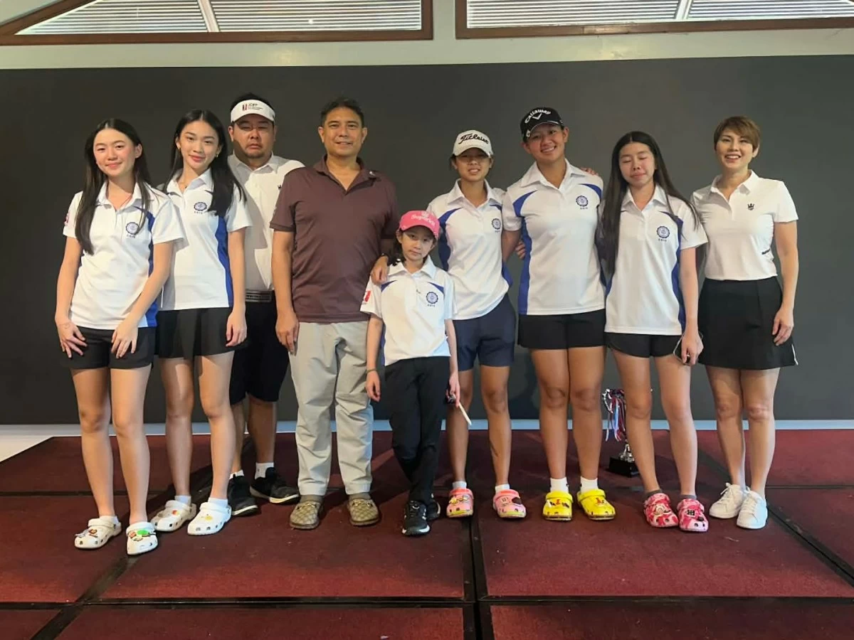 Junior golfers of the Immaculate Conception Academy, namely Brianna Hontiveros, Guia Koa, Stephanie Gaisano-Gan, Bea Lapuz, Chloe Ang and Nicole Gaisano-Gan, are all smiles during the awarding ceremony of the Junior Golf Foundation of the Philippines (JGFP) Inter-School tournament last Feb. 21 at the Mimosa Plus Golf Course in Pampanga. With them are JGFP president Oliver Gan, JGFP “godfather” Mikey Arroyo and JGFP director Tina Flores. (JGFP Photo)