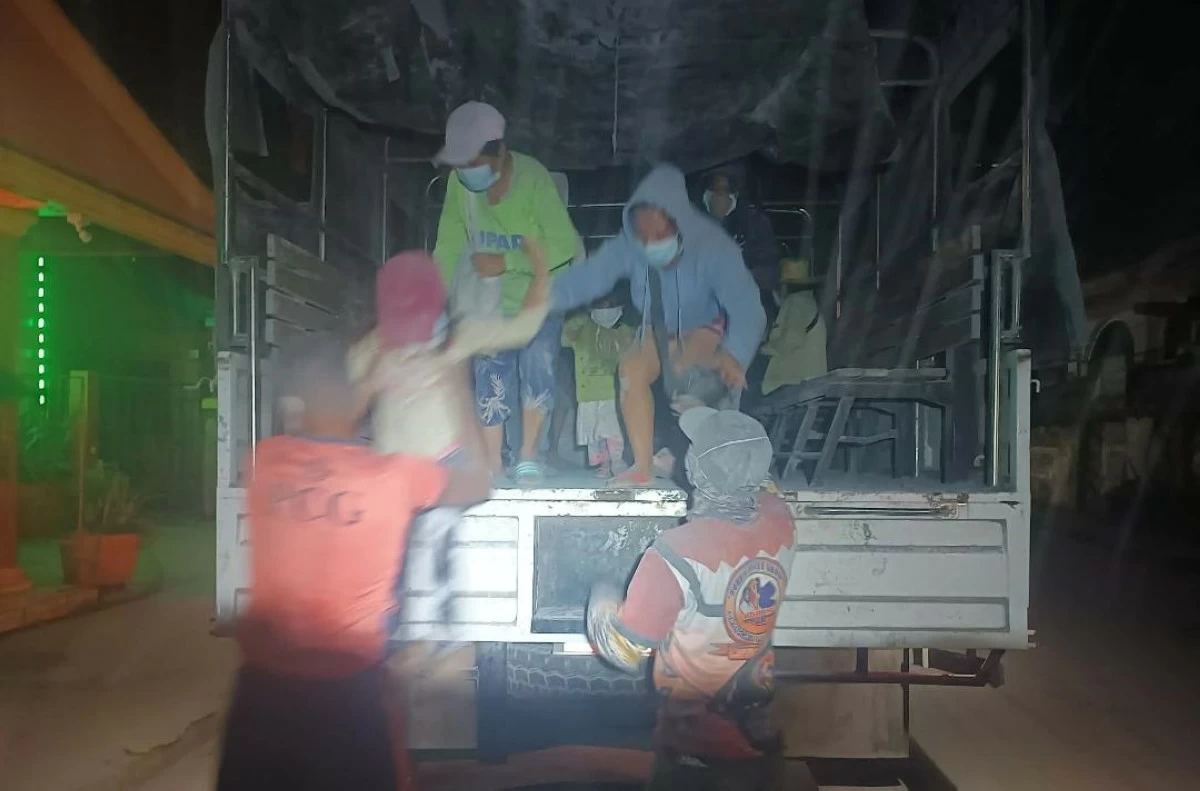  
RESIDENTS in La Castellana, Negros Occidental evacuate following the explosive eruption of Kanlaon Volcano on Thursday, Feb. 26. (La Castellana DRRM)
