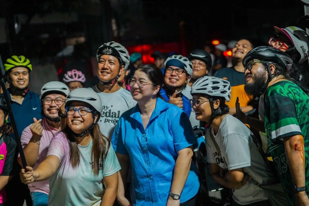 Marikina City Mayor Maan Teodoro and Marikina First District Rep. Marcy Teodoro lead the ceremonial lighting of newly installed LED lamps along key bike lane corridors on Friday night, Feb. 27, as the city government steps up efforts to make nighttime cycling safer and strengthen active mobility.(Photos from Marikina LGU)