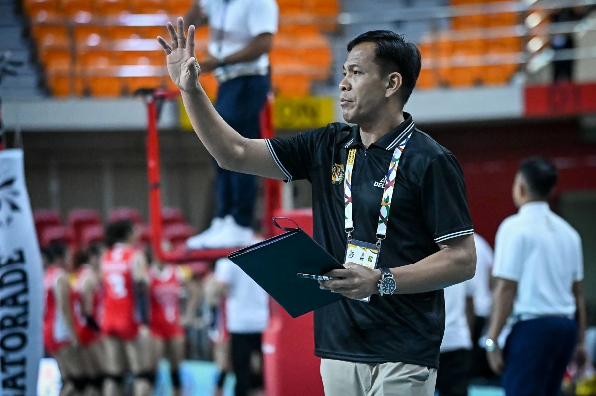 UST head coach Shaq Delos Santos (UAAP Media)
