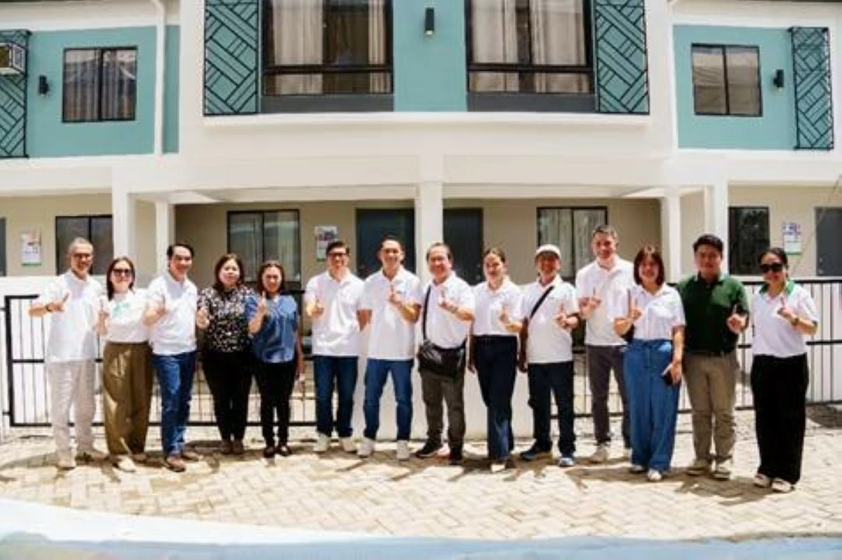 Lemuel Bernal, PPHI sales general manager for Global Sales; Johnelie Adanza, PPHI sales general manager for Global Sales; Ricky Ms. Celis, PPHI president; Shandee Llido-Pestaño, General Santos City administrator; General Santos City Mayor Lorelie Pacquiao; Jose Marco Antonio, CPGI CEO and managing director; Arnel Eusebio, PPHI vice president for Project Management Division; Roy Bayani Lachica, PPHI senior vice president for Technical Operations Division; Mace Malhabour, assistant vice president for Client Relations Department; Rodnie Semilla, assistant vice president for Operations; Robert Gil, assistant vice president for Global Sales; Gretchen Ramos, assistant vice president for Sales Operations; Brgy. Baluan SK Chairman John Lloyd Diamante; and Joy Wong, sales general manager for VisMin