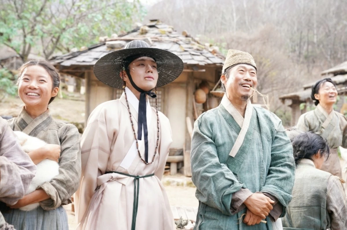 Korean actors Park Ji-hoon and Yoo Hae-jin in 