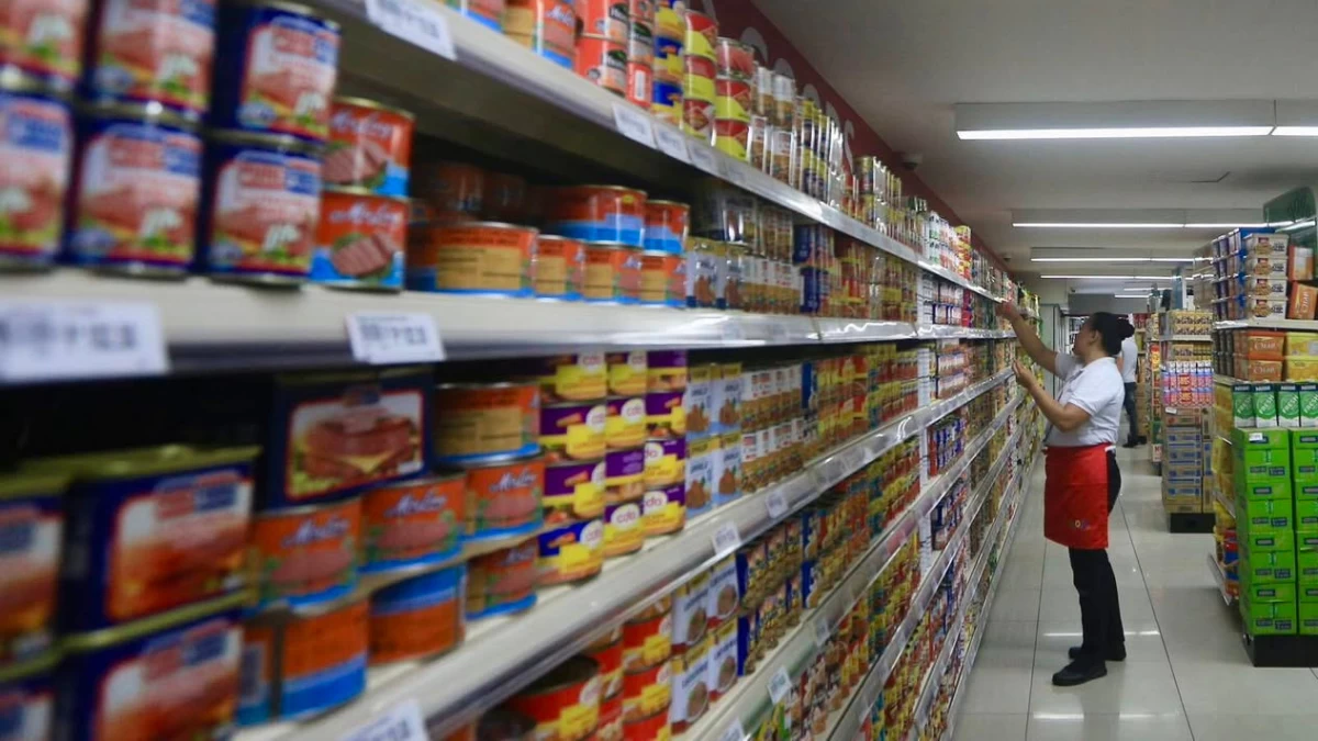 Grocery stores struggle as Filipino consumers cut back on spending