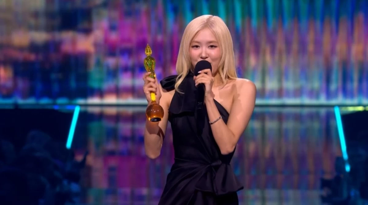 Rosé becomes first K-pop artist to win at BRIT Awards