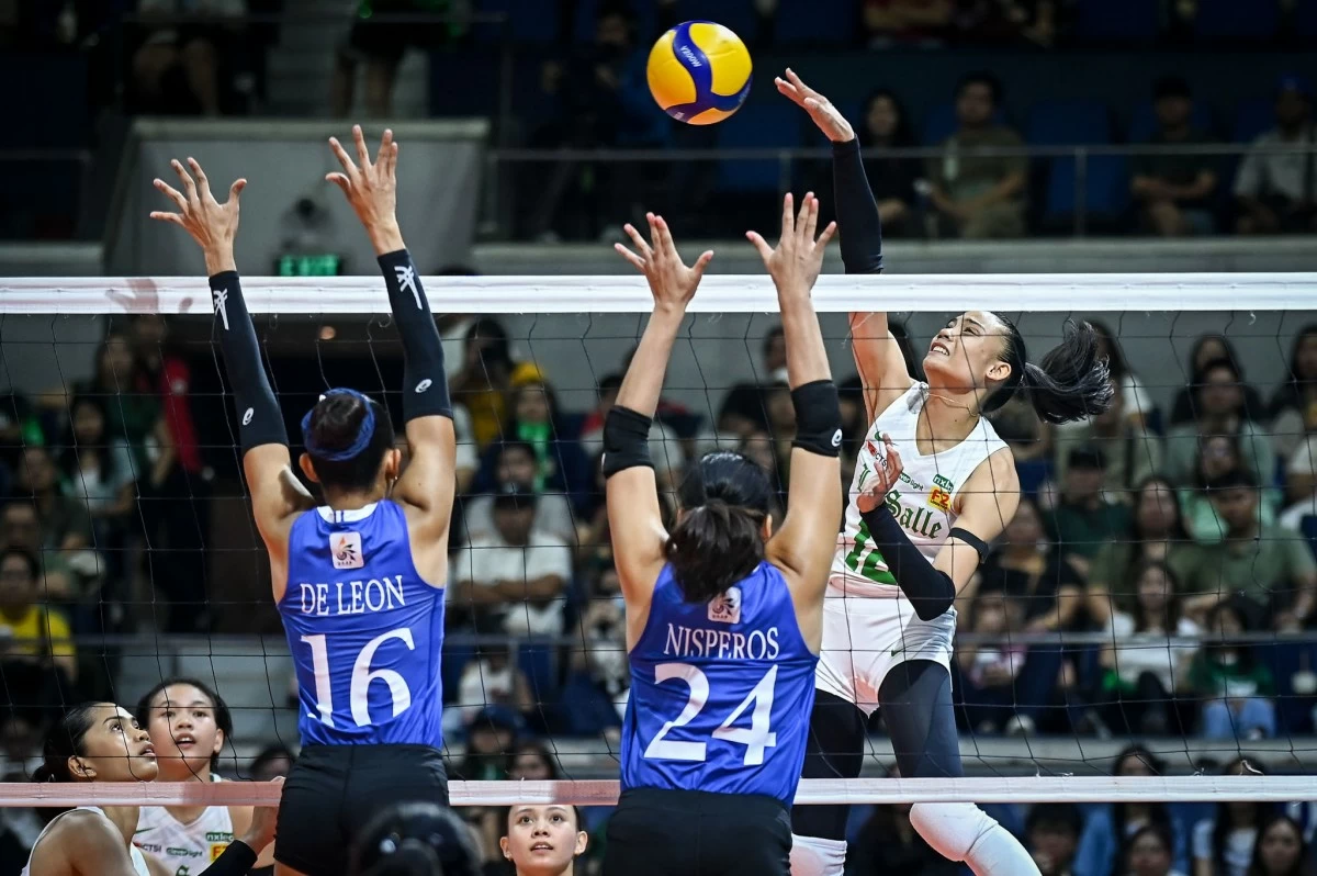 Angel Canino goes for a spike for La Salle. (UAAP Images)