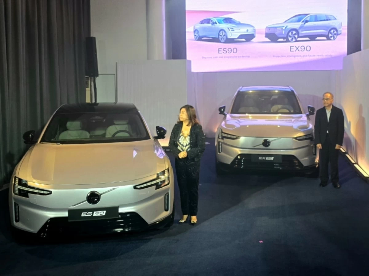 Ms. Maria Fe Perez-Agudo, Vice Chairman, President, and CEO of HARI and Mr. Ladislao Z. Avila Jr., Director, Treasurer, and Chief Finance Officer (CFO) HARI, present the new Volvo ES90 and EX90 electric vehicles