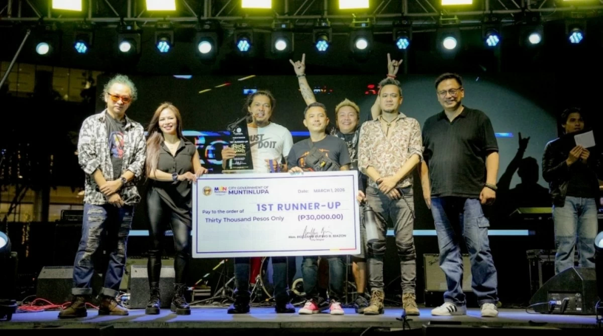 Muntinlupa Mayor Ruffy Biazon with first runner-up Zayote Box 69  (Photo from Muntinlupa PIO) 
