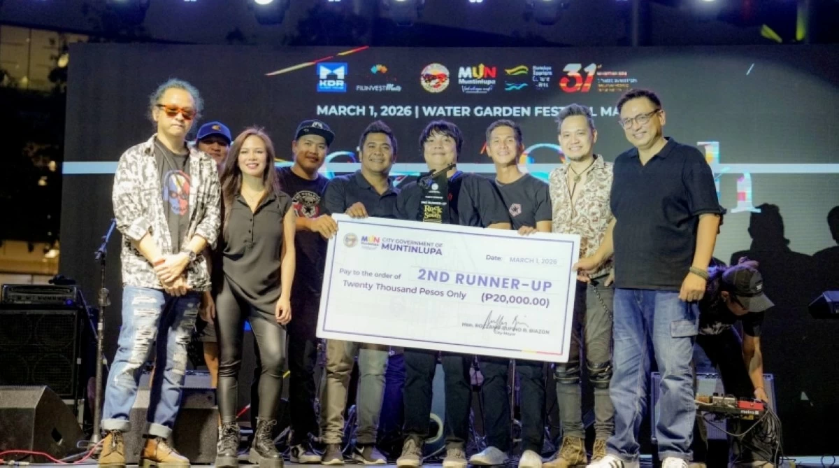 Muntinlupa Mayor Ruffy Biazon with second runner-up Kabanata Band (Photo from Muntinlupa PIO) 
