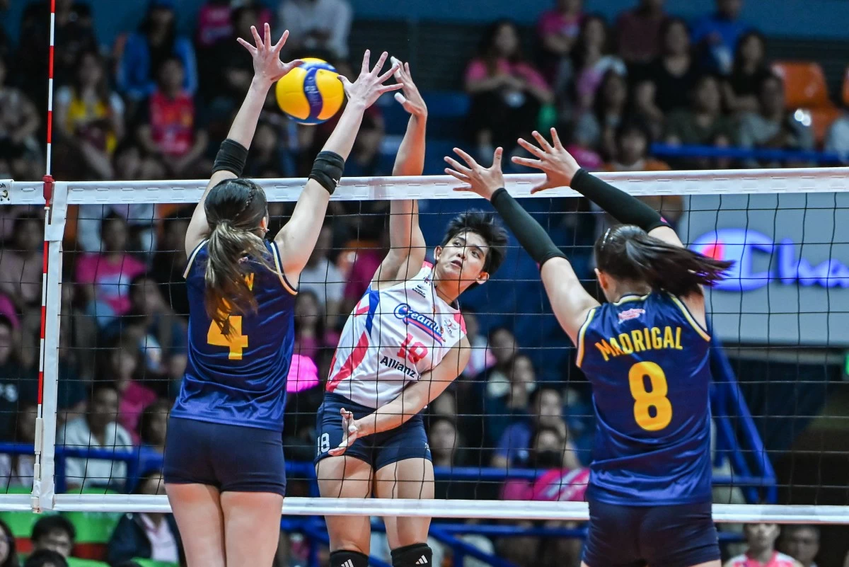 Tots Carlos banners Creamline's frontline. (PVL Images)
