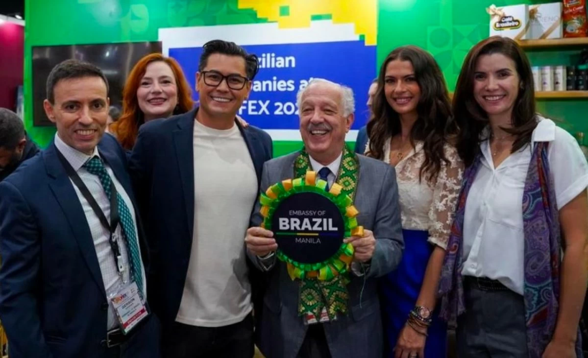 Counsellor Gerson Cruz Gimenes with Agricultural Attaché Virginia Carpi; Fabio Ide; Ambassador Gilberto Fonseca Guimarães de Moura; Priscilla Meirelles; and Jaqueline Cunanan.