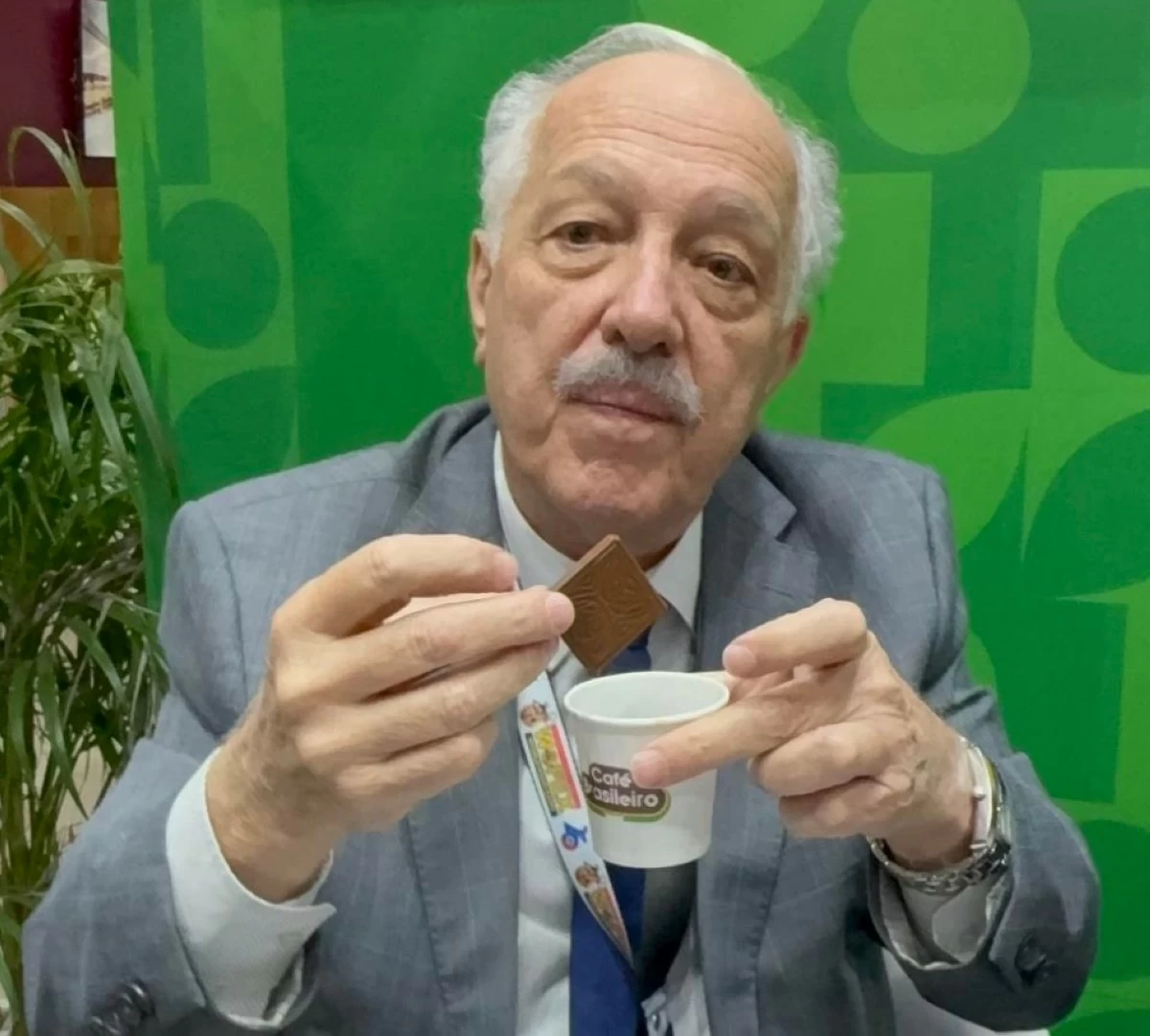 Ambassador Gilberto Fonseca Guimarães de Moura savoring a rich coffee, perfectly paired with the sweetness of fine chocolate.

