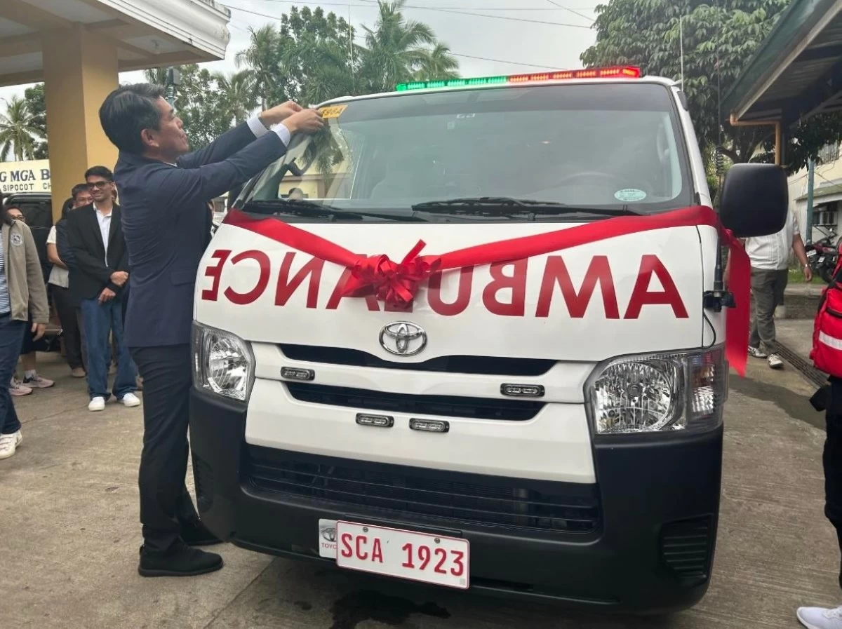 Ambassador Endo Kazuya checking in on one of the ambulances