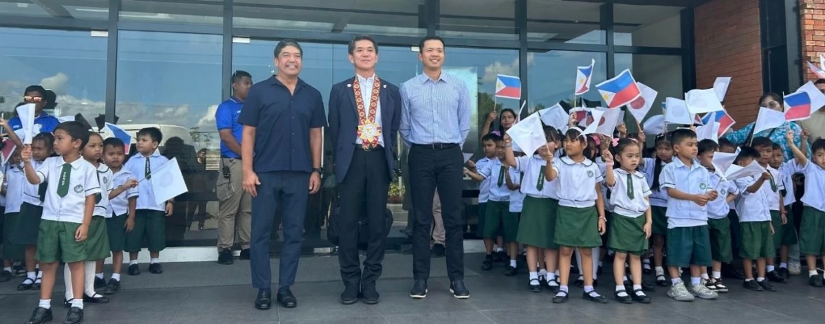 Camarines Sur Gov. Luis Raymund “LRay” Villafuerte, Ambassador Endo Kazuya and Rep. Tsuyoshi Horibata of the 1st District of Camarines Sur