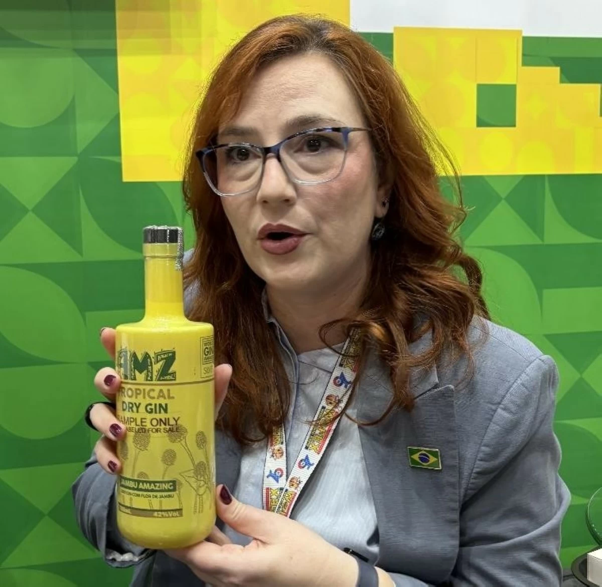 Agricultural Attaché Virginia Carpi presenting the distinctive experience of Brazilian dry gin infused with jambu — an Amazonian herb that gently numbs the tongue and lips through a natural, harmless compound. 