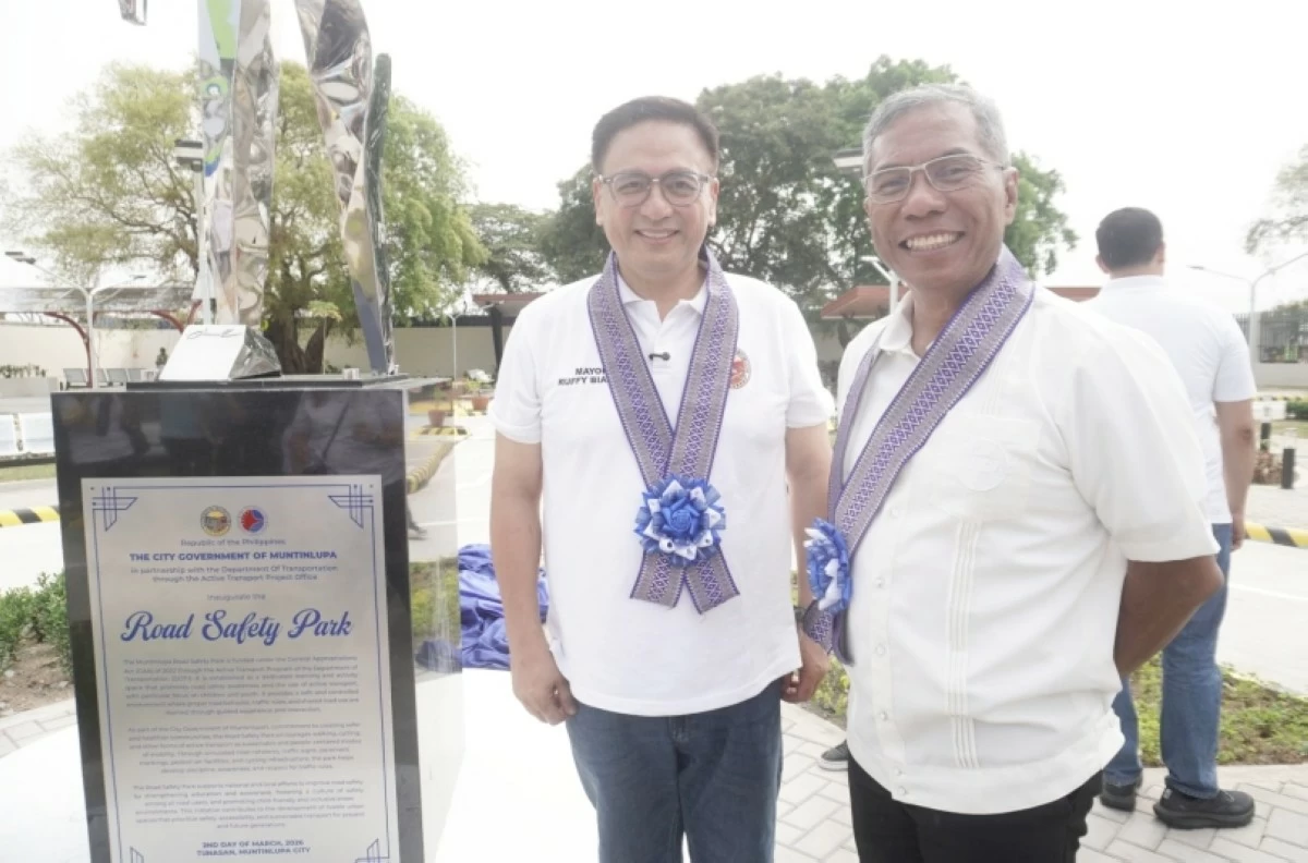 Muntinlupa Mayor Ruffy Biazon (left) with Metropolitan Manila Development Authority General Manager Nicolas Torre III at the inauguration of the Muntinlupa Road Safety Park on March 2 (Photo from Muntinlupa PIO) 
