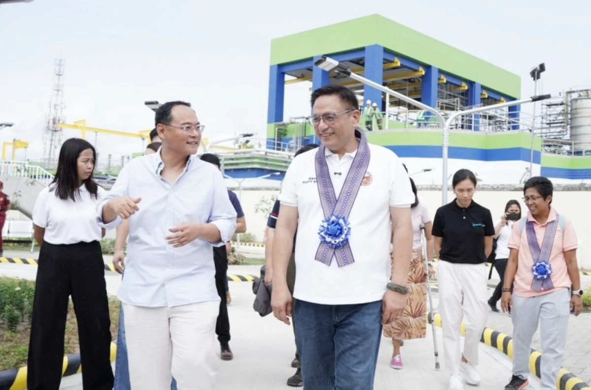 Muntinlupa Mayor Ruffy Biazon (right) with Acting Transportation Secretary Giovanni Lopez at the inauguration of the Muntinlupa Road Safety Park on March 2 (Photo from Muntinlupa PIO) 