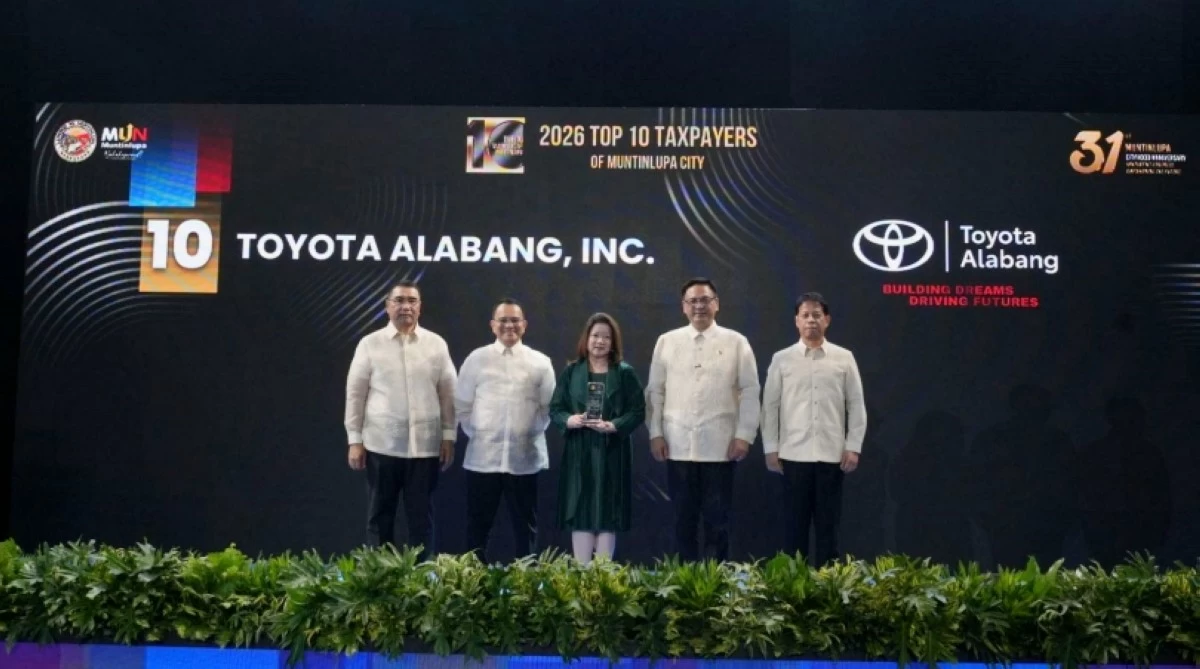 Muntinlupa Mayor Ruffy Biazon, City Administrator Allan Cachuela and Gary Llamas with the representatives of Toyota Alabang Inc. on March 2 (Photo from Muntinlupa PIO)
