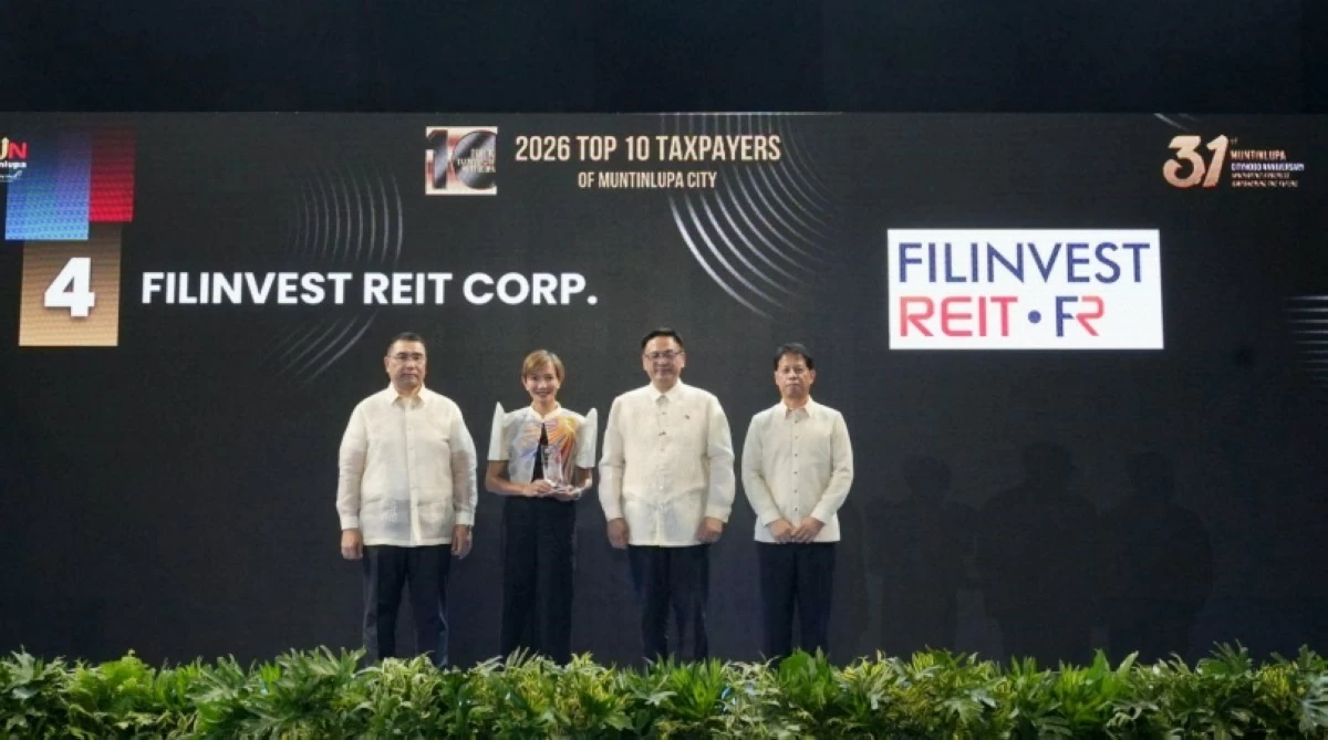 Muntinlupa Mayor Ruffy Biazon, City Administrator Allan Cachuela and Gary Llamas with the representative of Filinvest REIT Corp. on March 2 (Photo from Muntinlupa PIO)
