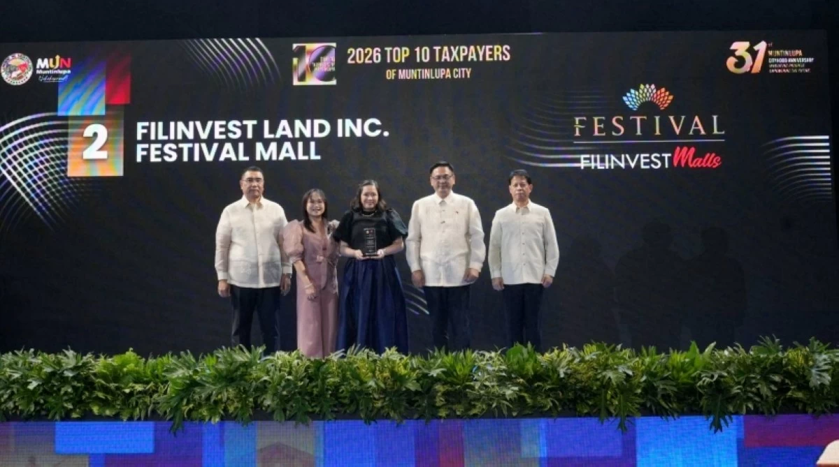Muntinlupa Mayor Ruffy Biazon, City Administrator Allan Cachuela and Gary Llamas with the representatives of Filinvest Land Inc. -Festival Supermalls Inc. on March 2 (Photo from Muntinlupa PIO)
