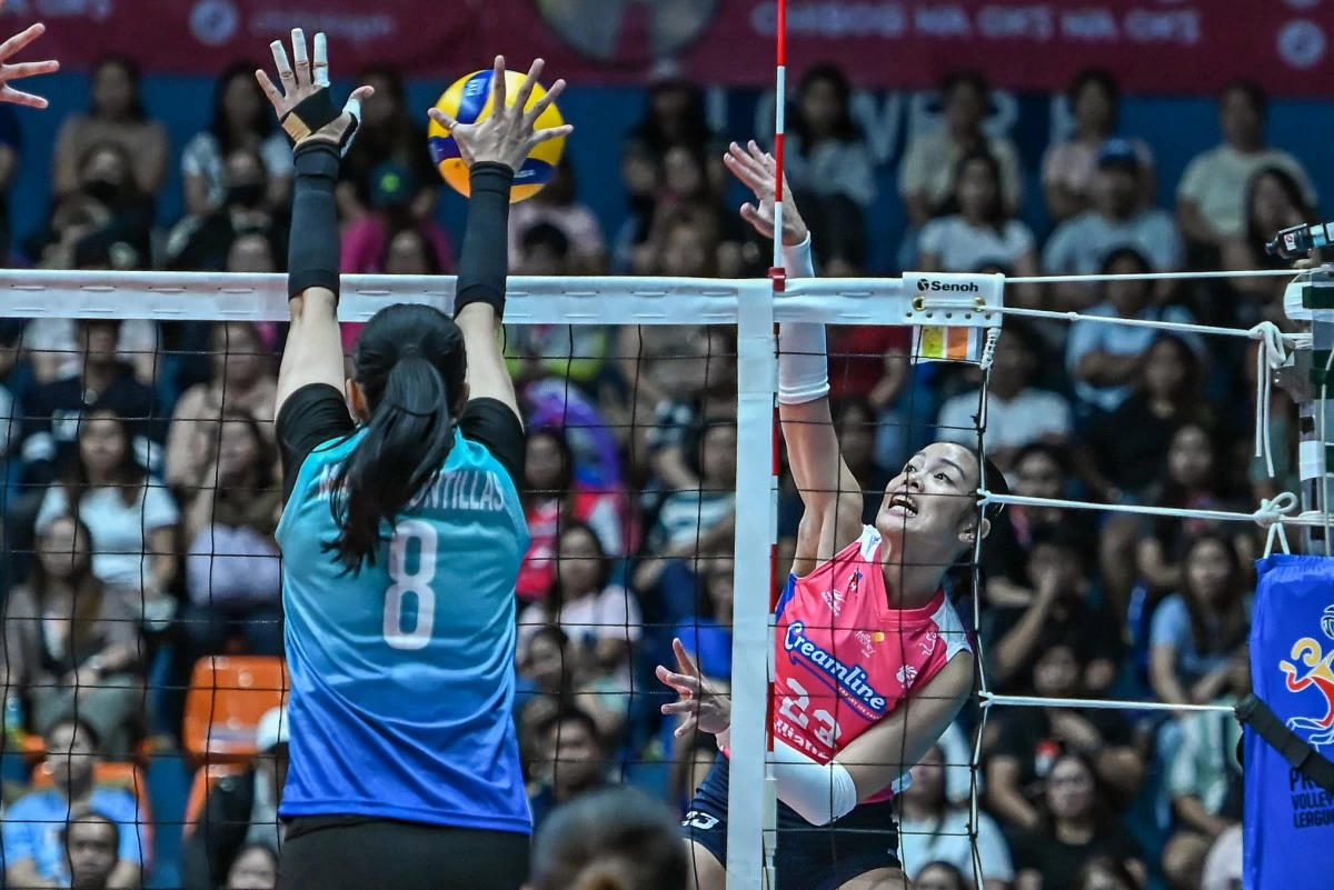 Jema Galanza goes for a spike for Creamline. (PVL Images)