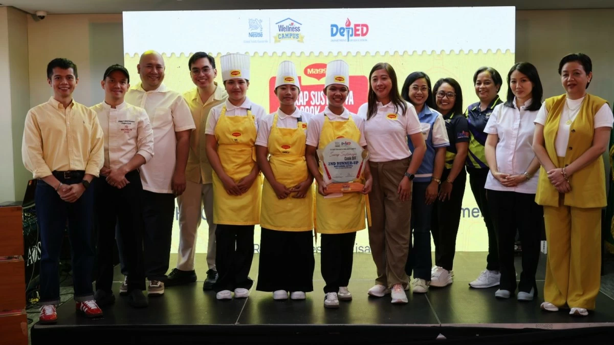 Concepcion National High School of Region VIII bagged the top spot in the MAGGI Sarap Sustansya National Cook-Off, accompanied by MAGGI brand representatives and food content creator Cath Chen who served as the team’s mentor, and judges Chef Tatung, Chef Jackie Ang Po, and Chef Miggy Moreno