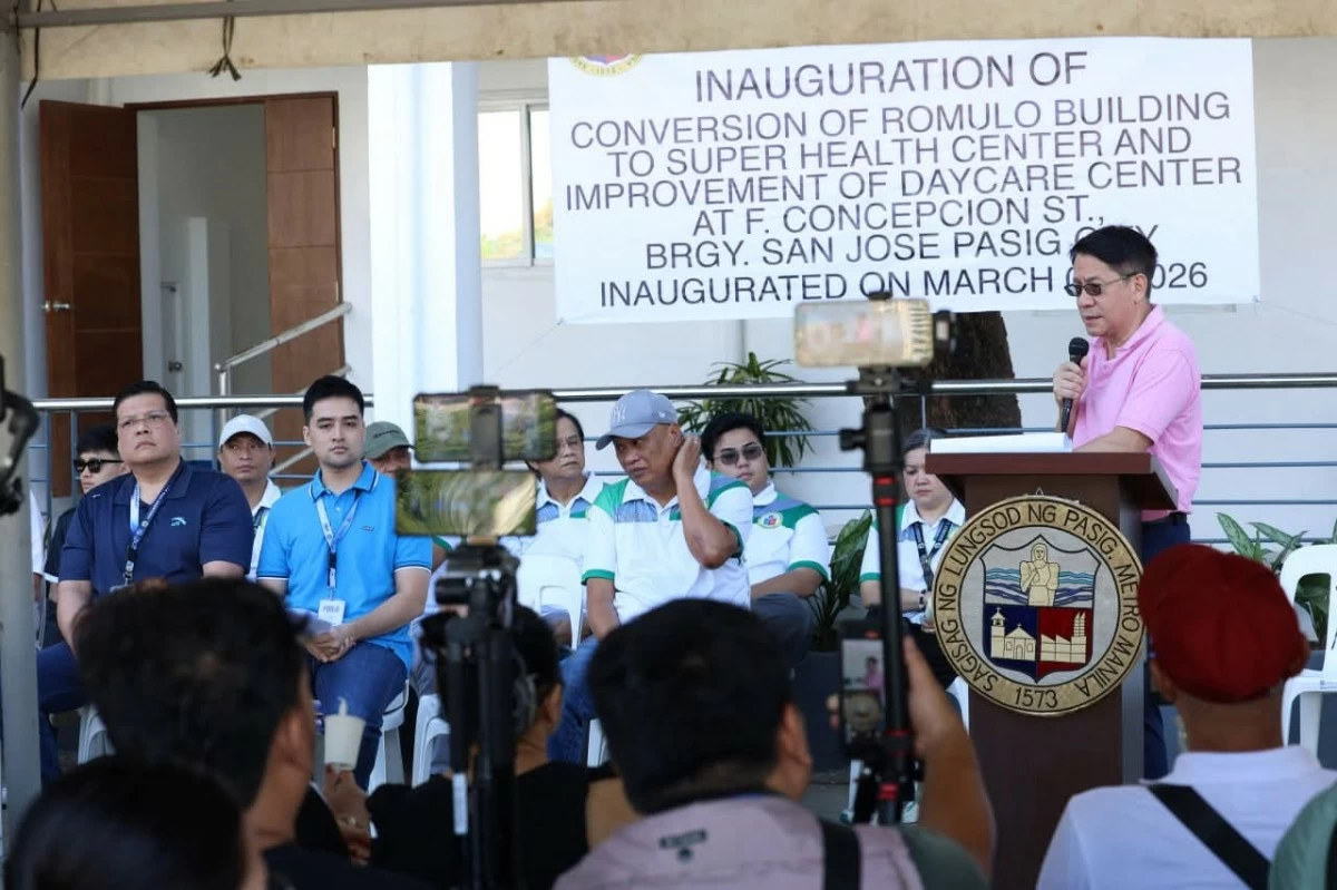 Pasig City Rep. Roman Romulo speaks during the inauguration of the Romulo Building’s conversion into a new Health Center. (Photos from Pasig PIO)