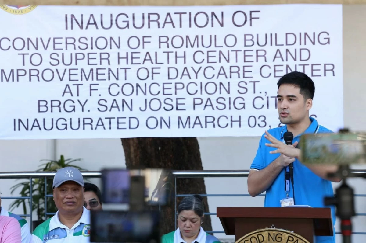 Pasig City Mayor Vico Sotto speaks during the inauguration of the Romulo Building’s conversion into a new Health Center. (Photos from Pasig PIO)