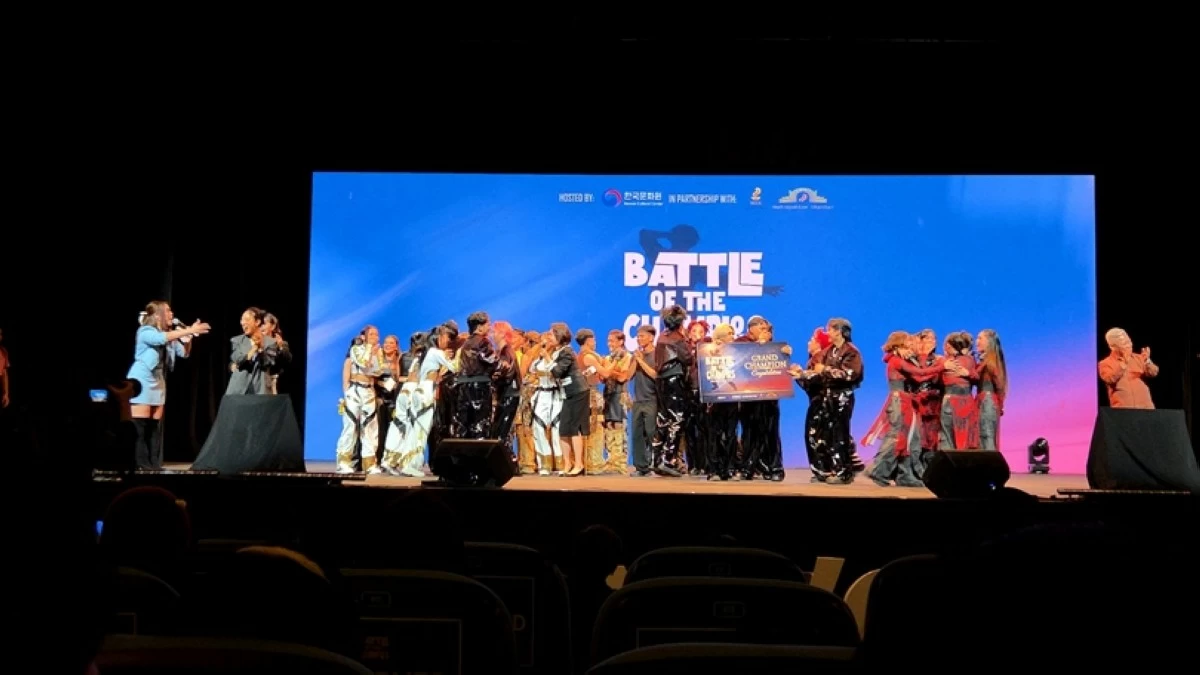 Filipino contestants react after learning that they receive free round-trip tickets to South Korea (Jonathan HIcap)