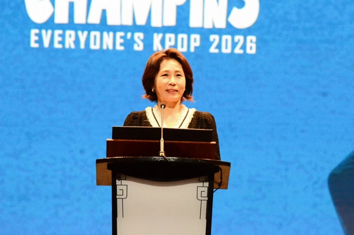 First Lady Kim Hea Kyung of South Korea speaking at the “Everyone’s KPOP: Battle of the Champions” event organized by the the Korean Cultural Center (KCC) in the Philippines Manila in partnership with the National Commission for Culture and the Arts (NCCA) on March 4 at the Metropolitan Theater in Manila (Jonathan Hicap) 
