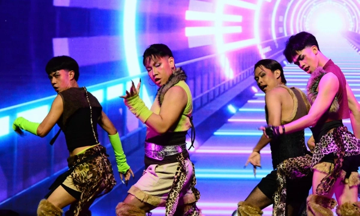 Filipino dance group Wildkard (Jonathan Hicap)