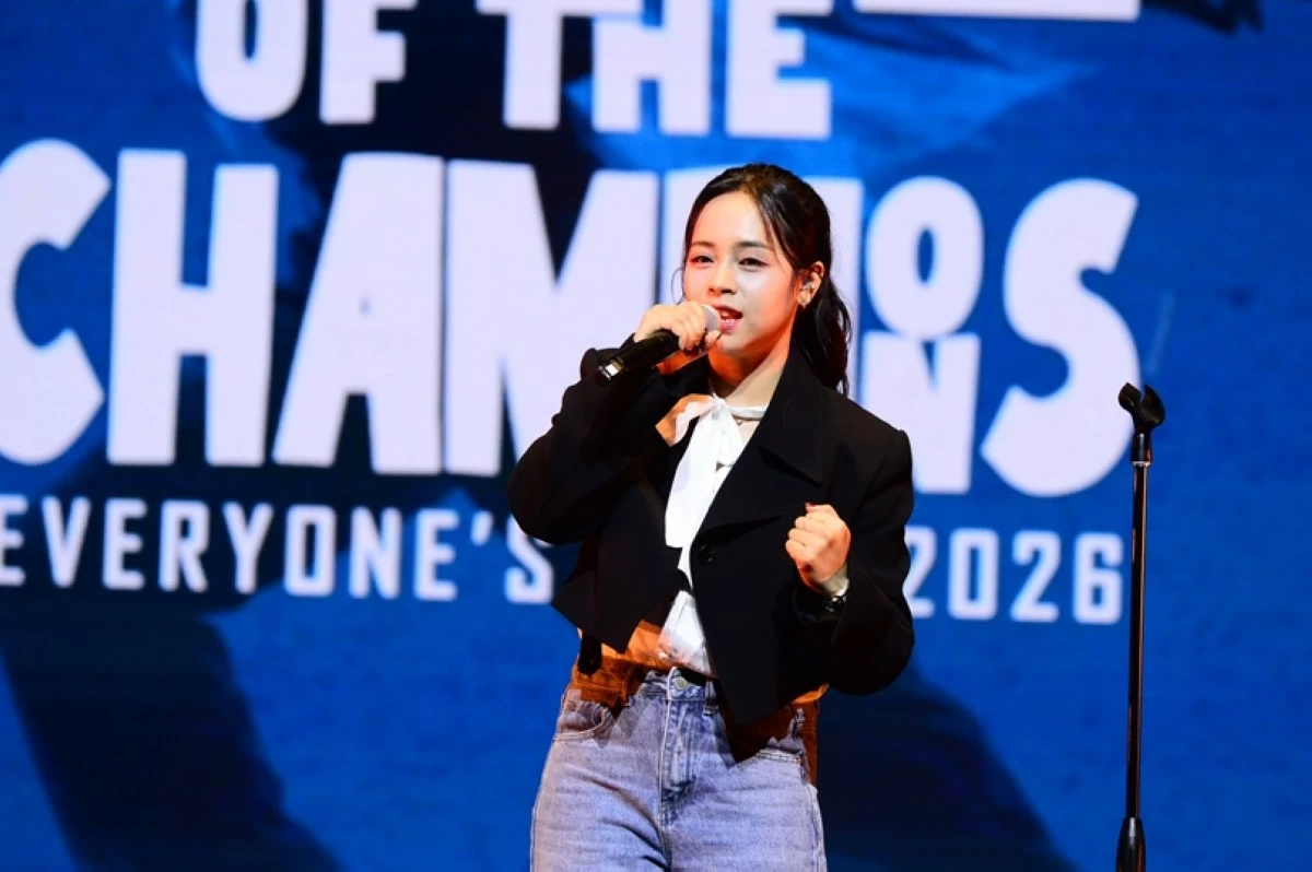 Korea-based Filipino singer Gwyn Dorado (Jonathan Hicap)