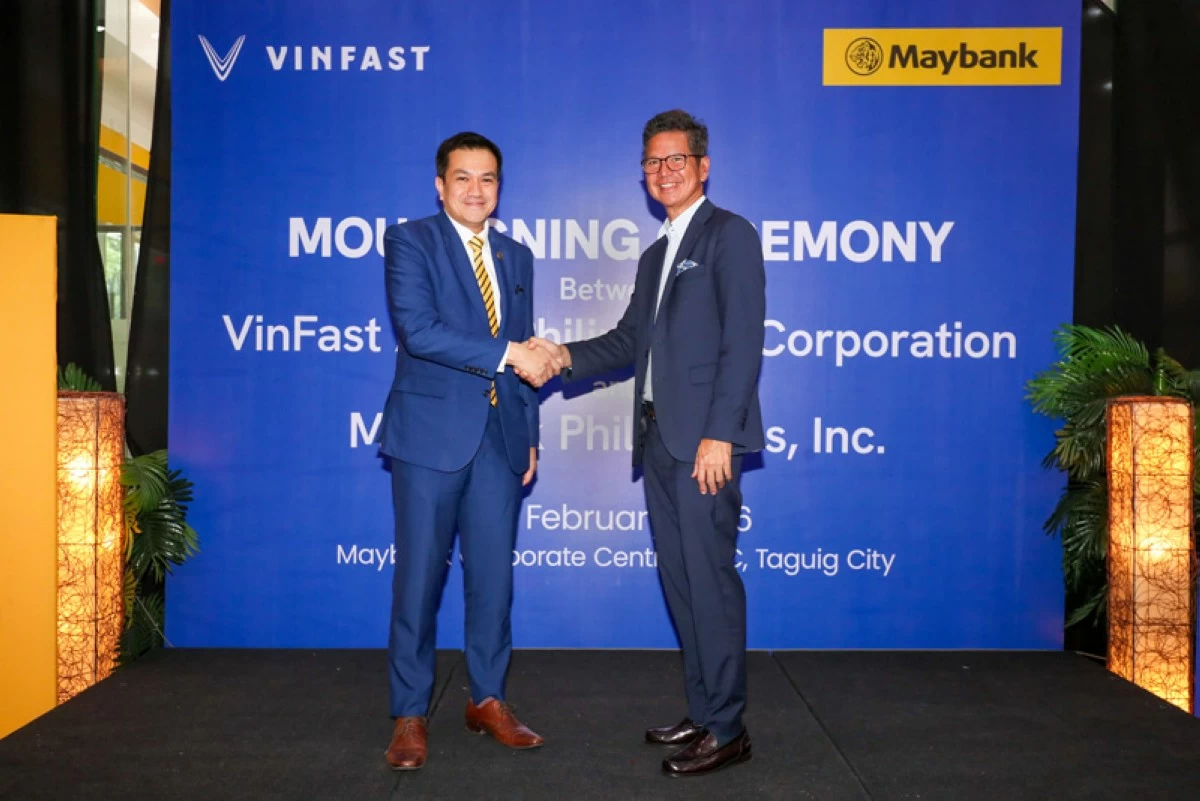 Patrick Dennis L. Solosa, OIC-President and CEO of Maybank Philippines and Antonio ‘Toti’ Zara III, CEO of VinFast Southeast Asia.