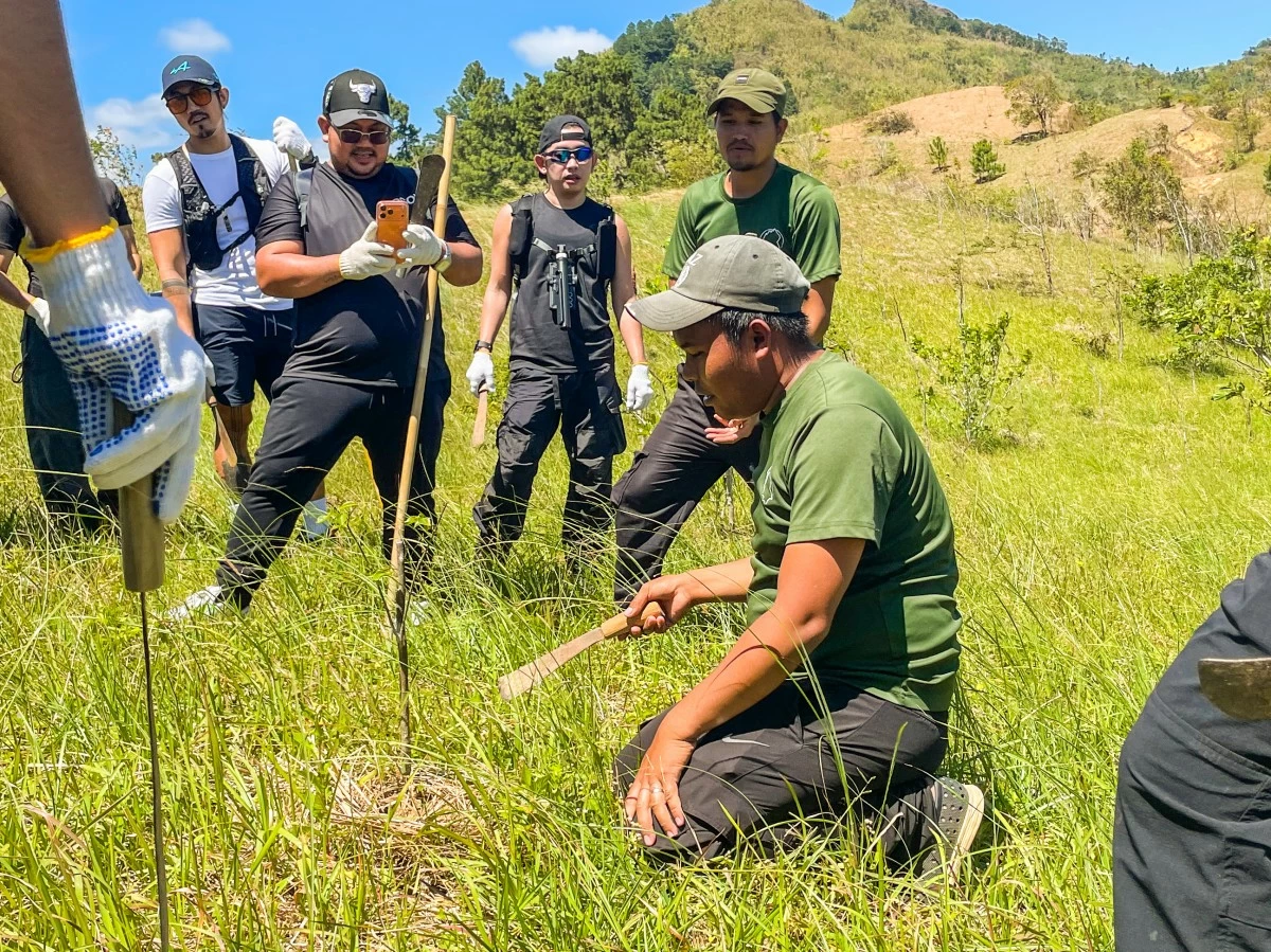  Kuya Gilbert demonstrates how to nurture a tree (Photo by Jersey Denise Manahan)