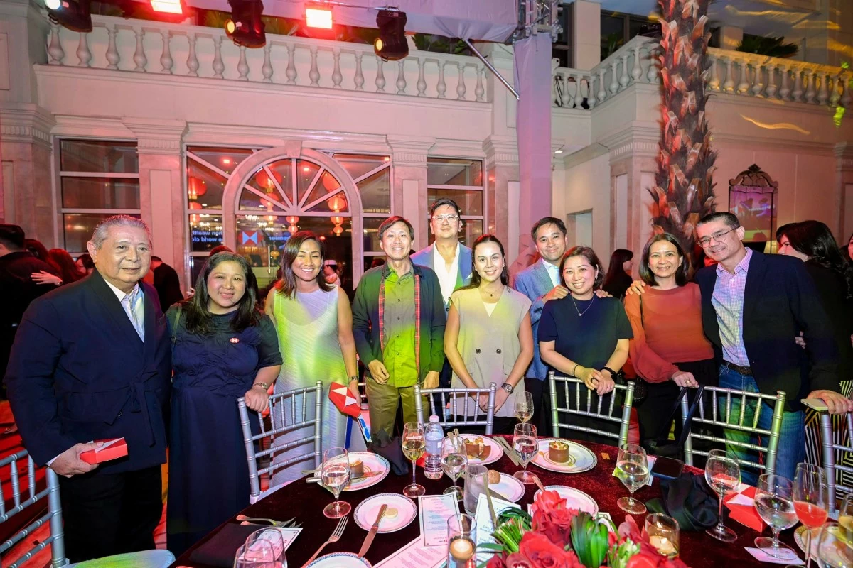 Mario Katigbak, Anya Katigbak, Michelle Tanjangco, Jun and Eda Yupitun, Joanna Gopez, Joan and Gino Rojas; (back from left) AS Tanjangco, and Lovell Gopez