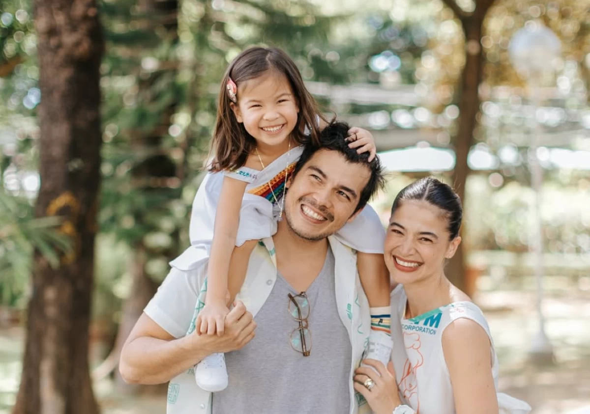 Anne Curtis, Erwan Heussaff, and their daughter Dahlia. (Instagram)