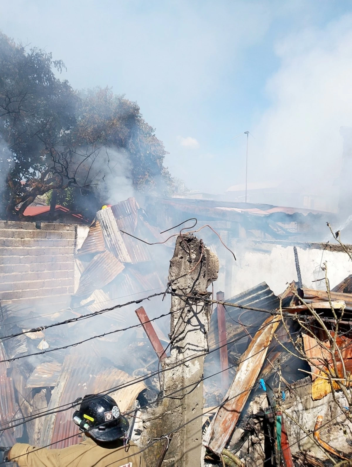 The fire in Barangay Central Bicutan, Taguig (Photo from Hagonoy Fire Rescue Volunteer on Facebook)
