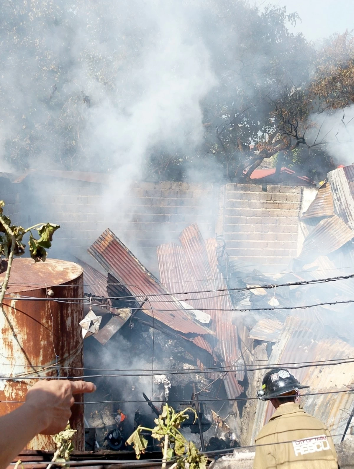 The fire in Barangay Central Bicutan, Taguig (Photo from Hagonoy Fire Rescue Volunteer on Facebook)

