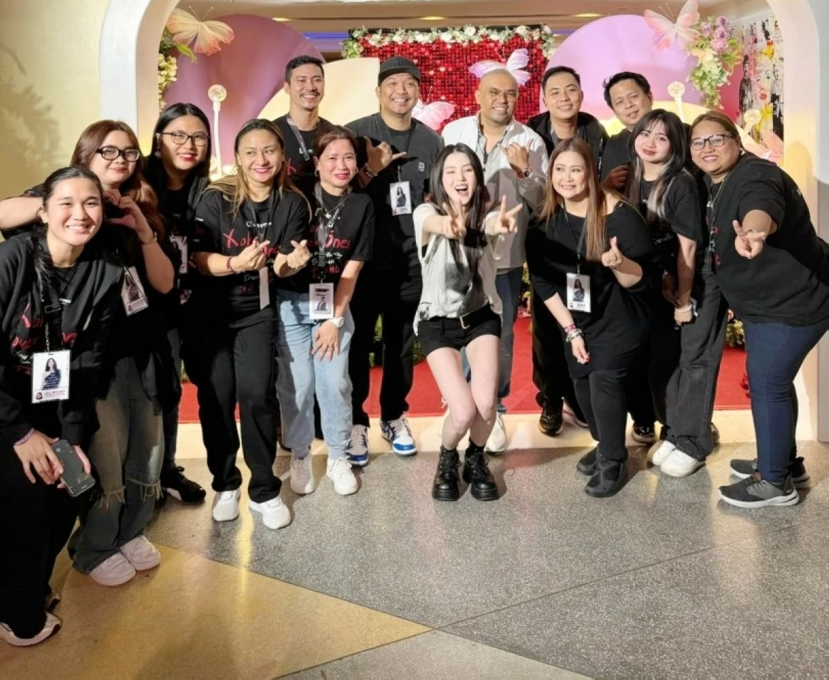 L-Squared Productions CEO Marco Llado, COO Ailene Llado and staff with Korean actress Han So-hee (Photo from L2) 
