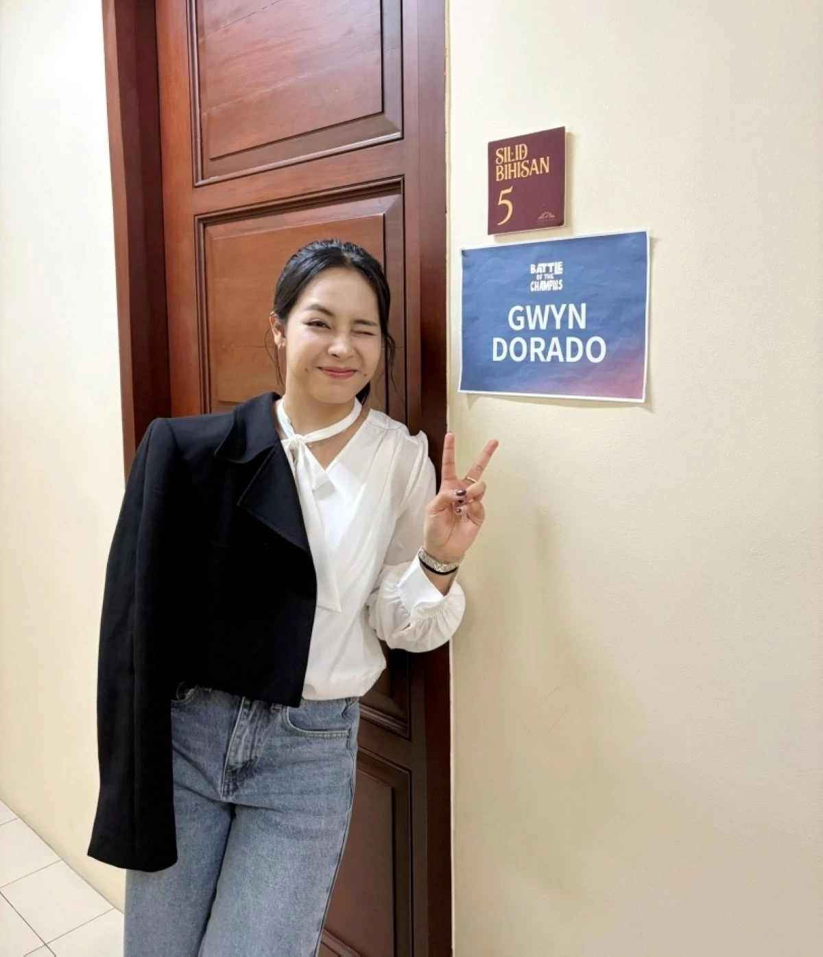 Gwyn Dorado in the backstage at “Everyone’s KPOP: Battle of the Champions” competition on March 4 at the Metropolitan Theater in Manila (Photo from Gwyn Dorado's Facebook account) 