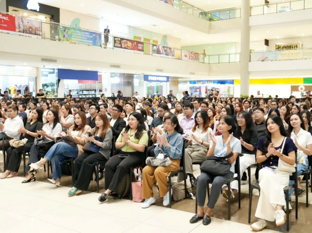 The awardees (Photo from Mayor Biazon's Facebook account)