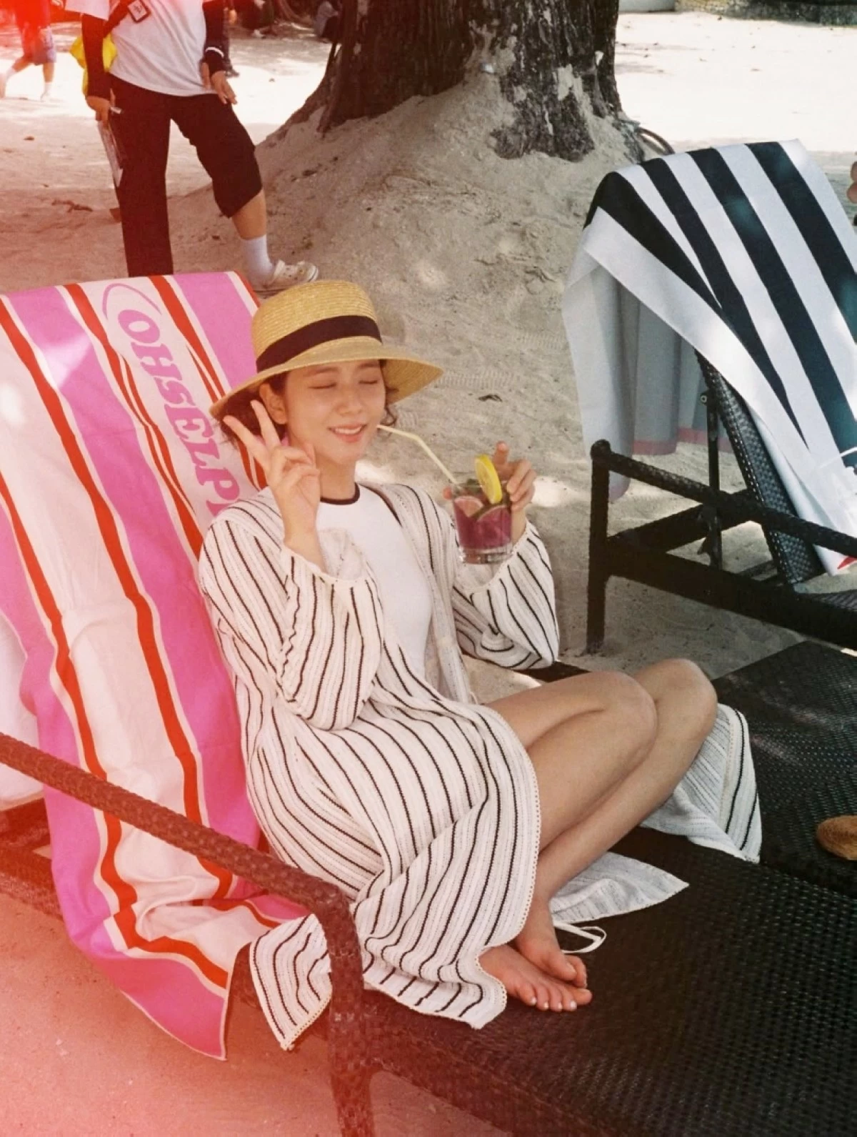 Jisoo at Bluewater Maribago Beach Resort (Instagram) 