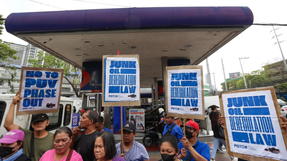 Oil firms agree to spread record price hikes over 3 to 7 days