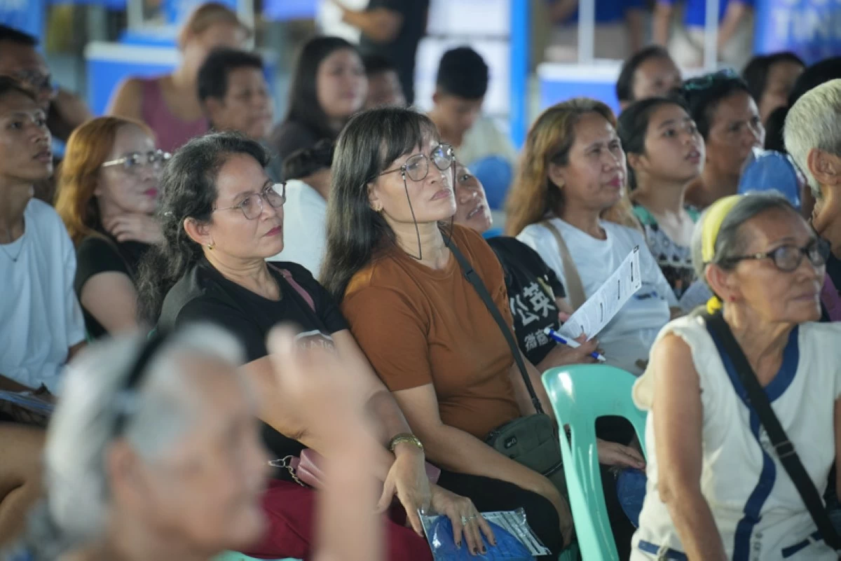Micro, small, and medium entrepreneurs joined the Wais Tindera Caravan’s financial literacy workshops in Caloocan to learn more about digital finance and responsible borrowing.