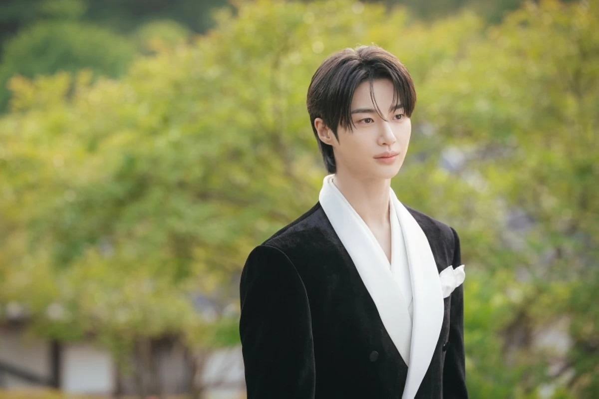 Korean actor Byeon Woo-seok in “Perfect Crown” (Disney )

