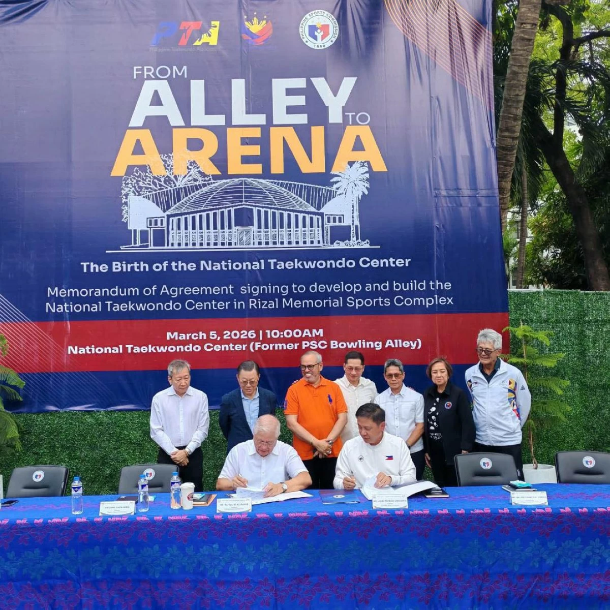 PSC Chairman Patrick “Pato” Gregorio (seated right) and PTA President Rafael Alunan sign the MOA that will pave the way for the rise of of the National Training Center inside the Rizal Memorial Sports Complex. Also shown are Grand Master Hong Sung-Chon and other PSC and PTA officials.