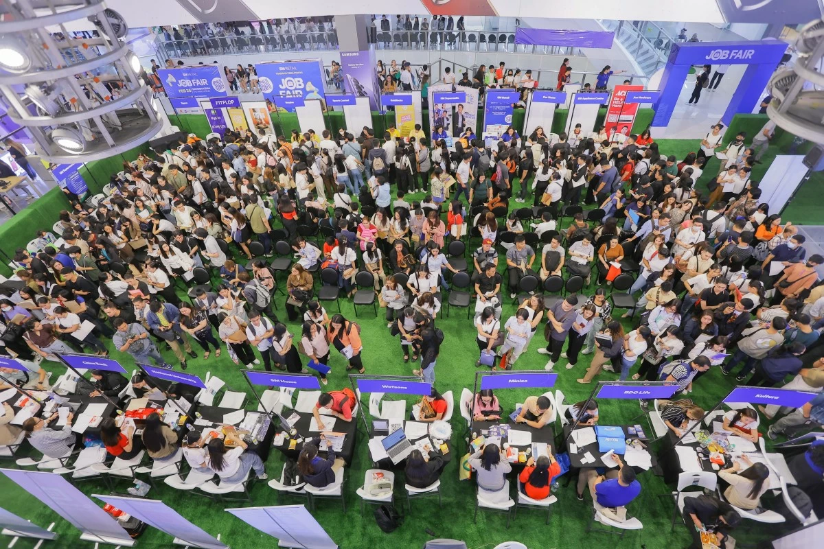 A strong turnout of job seekers fills the halls of SM NORTH EDSA, proving once again that the most loved malls are also platforms for opportunity.